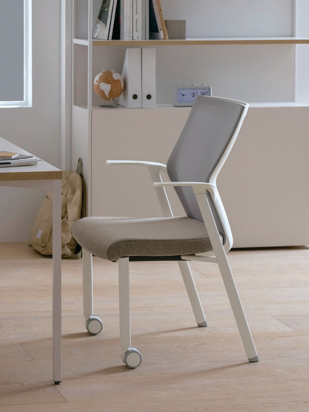 CHA4300 Conference Chair (Frame Type)