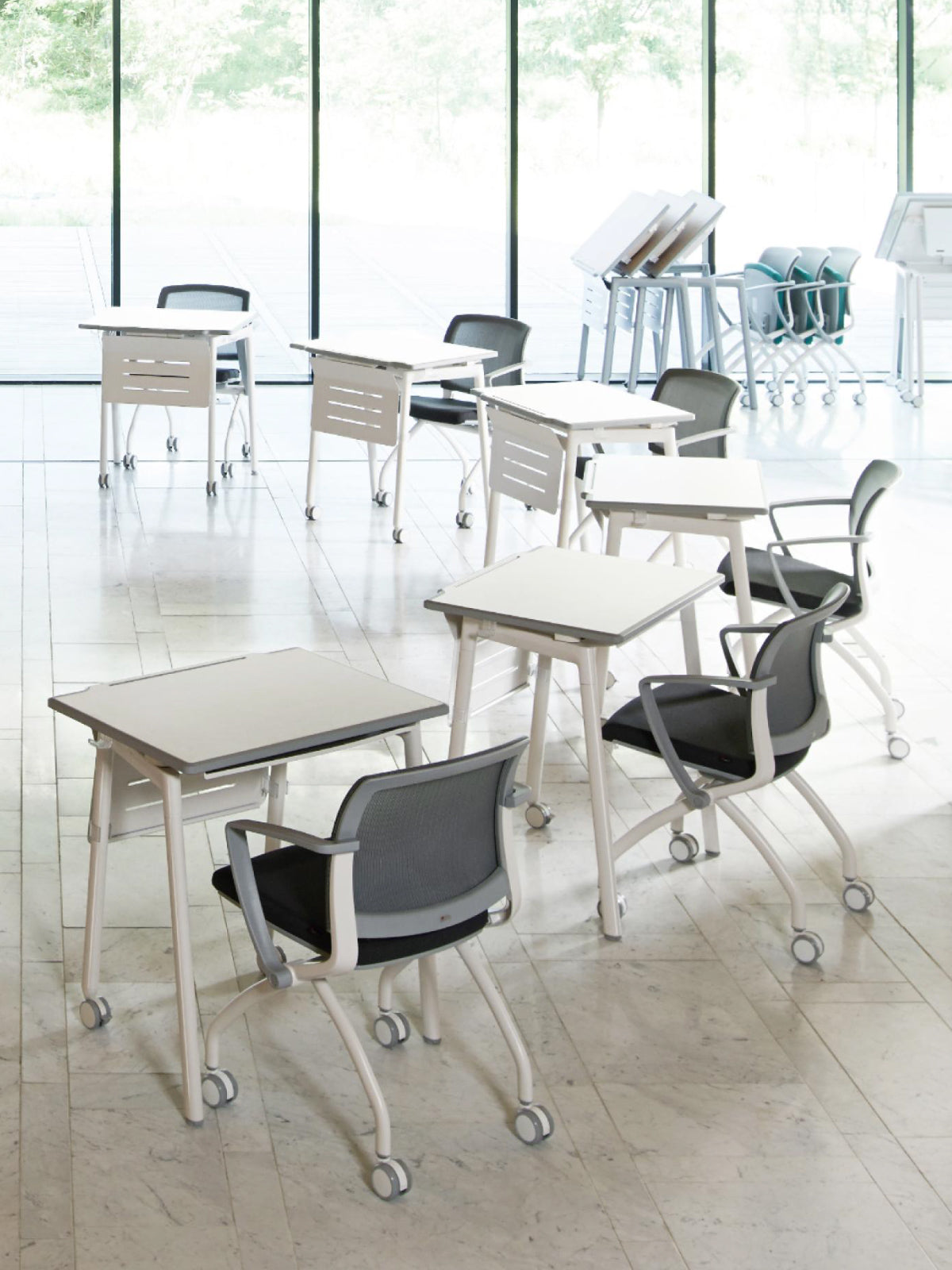 VIM Chair with Casters (With Fixed Armrests)